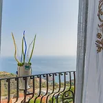 Villa Urbis Taormina, Luxury Villa In The Heart Of Taormina With Swimming Pool & Lift