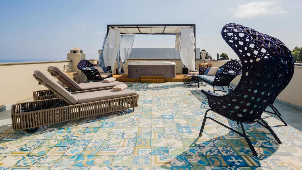 Urbis Taormina, Luxury In The Heart Of With Swimming Pool & Lift Villa *