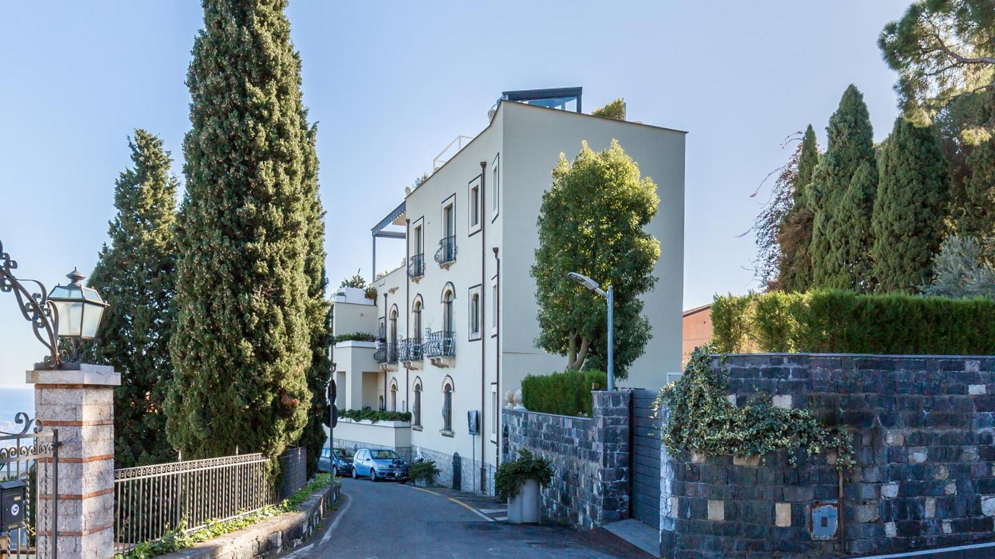 Villa Urbis Taormina, Luxury In The Heart Of With Swimming Pool & Lift Taormina