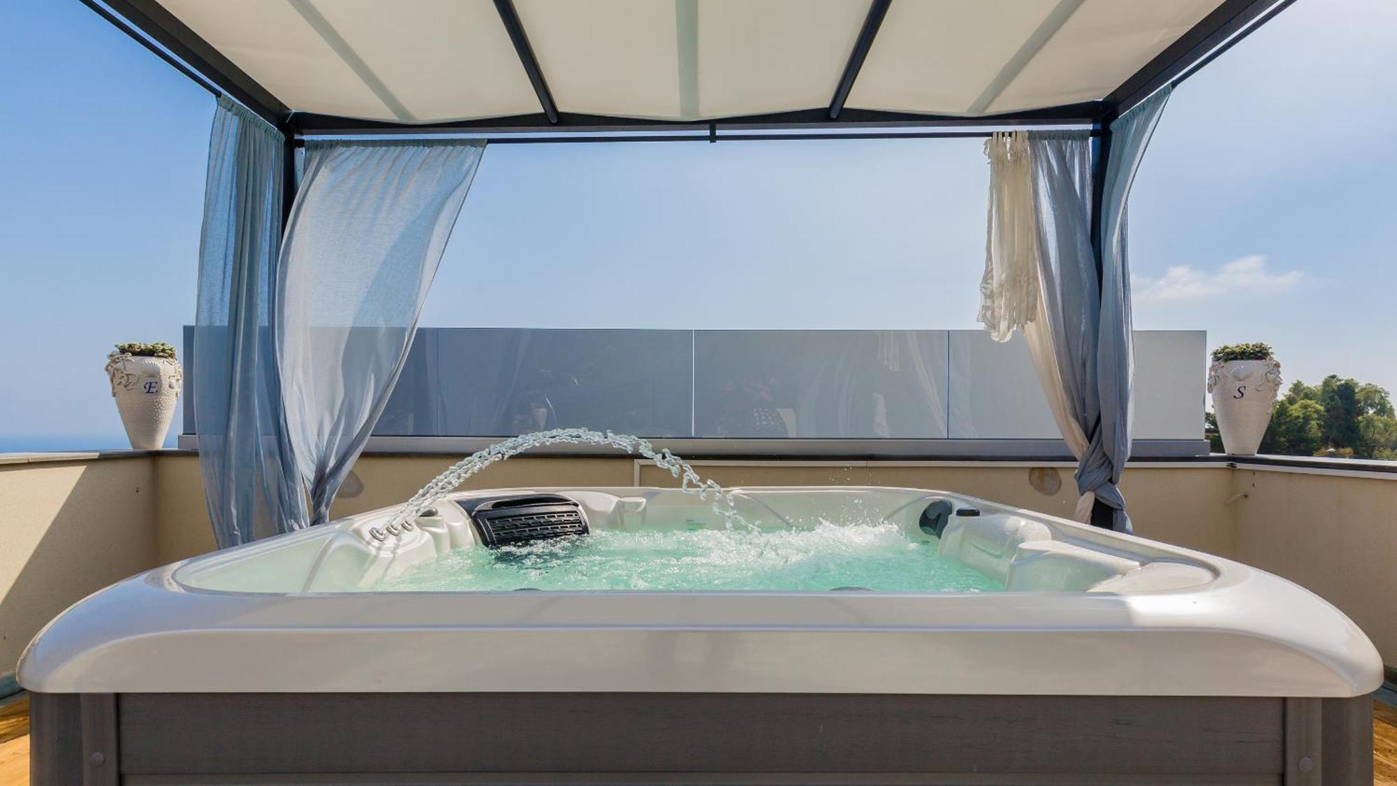 Urbis Taormina, Luxury In The Heart Of With Swimming Pool & Lift