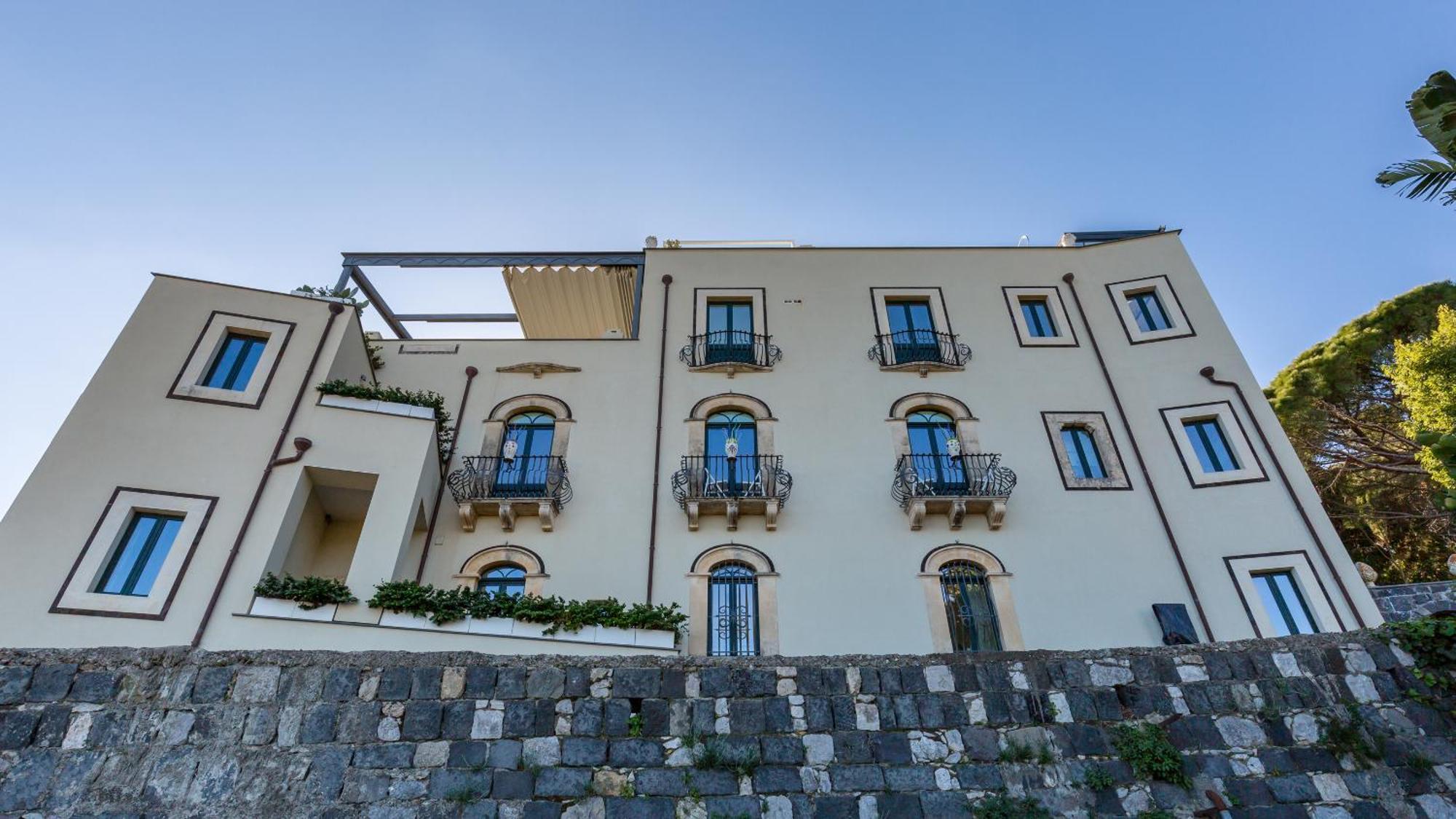 Urbis Taormina, Luxury In The Heart Of With Swimming Pool & Lift